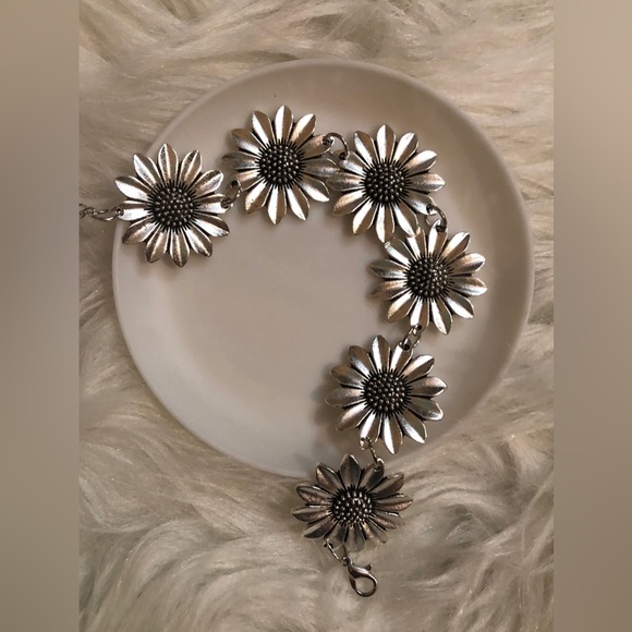 Faux silver sunflower adjustable bracelet - Picture 2 of 5
